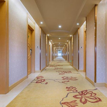 Vienna International Hotel Shenzhen Qianhai Bagian luar foto