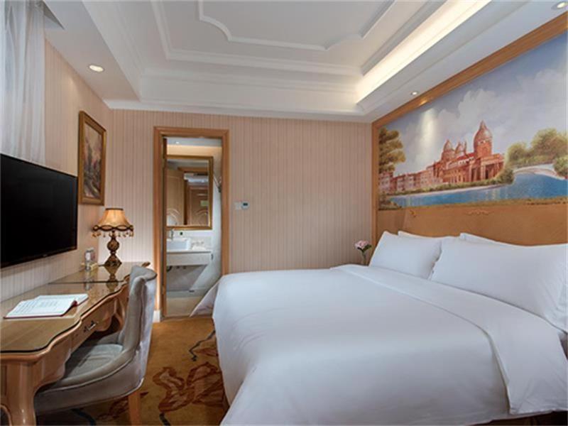 Vienna International Hotel Shenzhen Qianhai Bagian luar foto