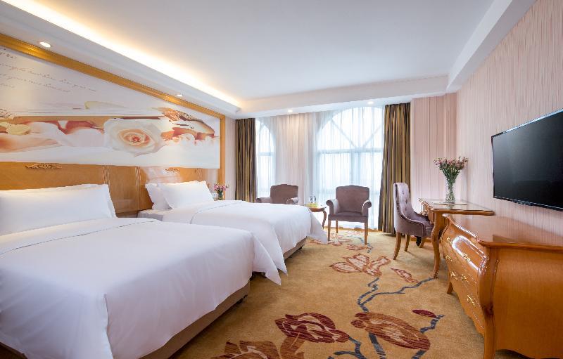 Vienna International Hotel Shenzhen Qianhai Bagian luar foto